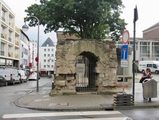 Teilstuck romischer Abwasserkanals