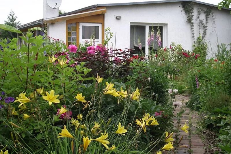 Tastefully furnished house with large garden