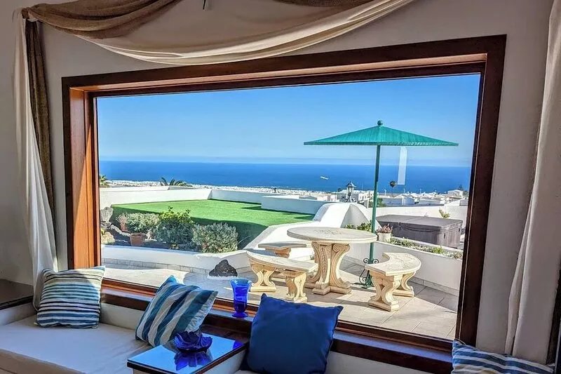 Delightful child friendly 3 bed villa with fabulous sea views ,hot tub & air con