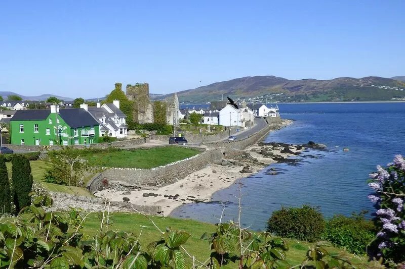 100 year old Farmhouse 10 minute walk from the beach