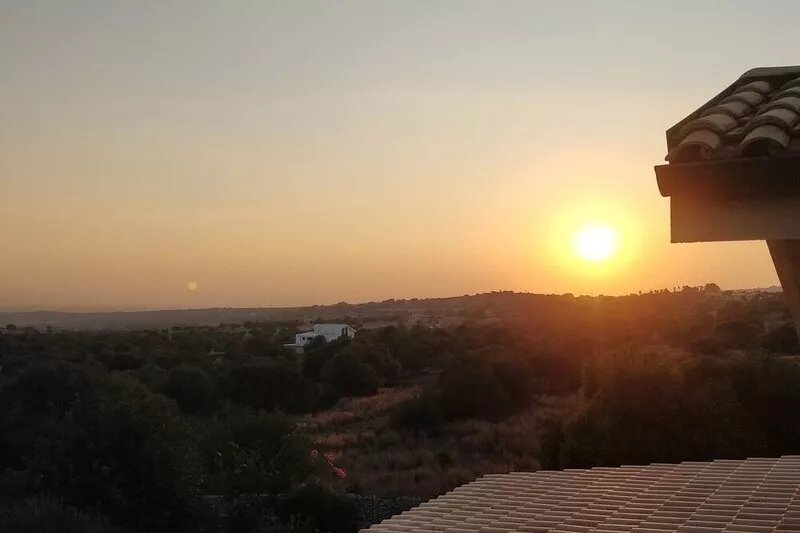 Exclusive villa for 4 to 8 persons with pool. 4 bedrooms. 3 bathrooms