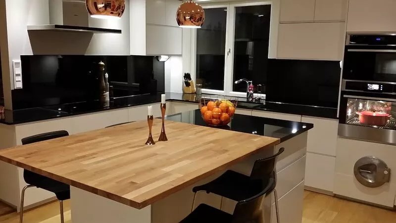 Wonderful spacious house with sea view only 7 minutes from Stockholm city