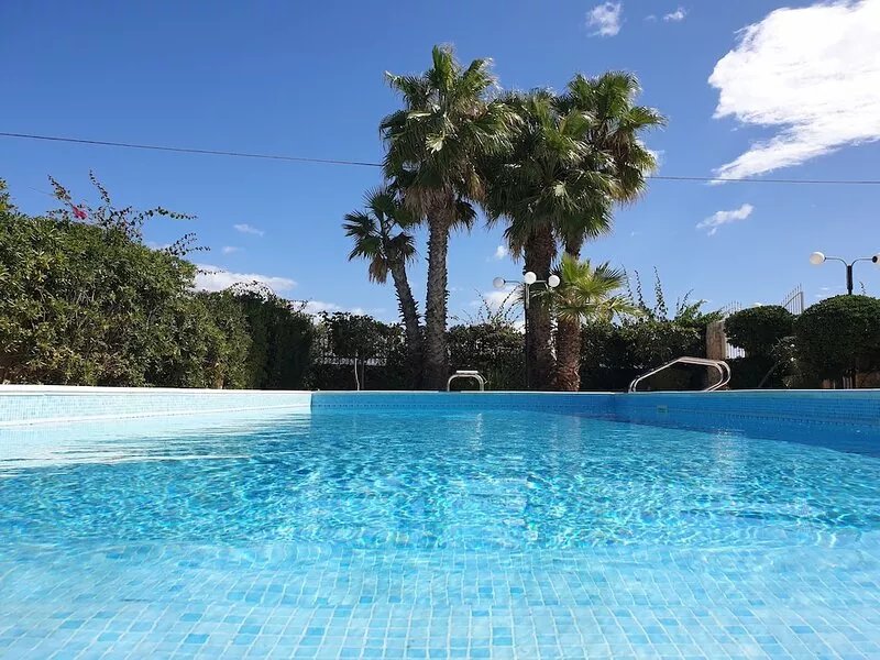 Villa with swimming pool facing the sea, for those who love peace and privacy