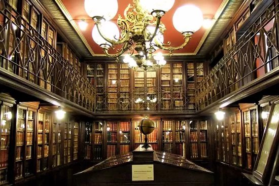 Biblioteca Publica Arus