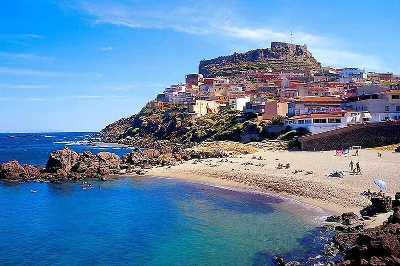 Luxury 2 bed apartment with stunning sea views, close to sea and shops, NEW wifi