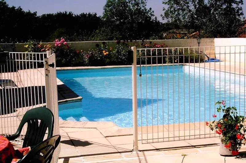 Renovated old house 140m2 with park and private swimming pool