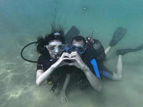 Aquaholics Diving Center