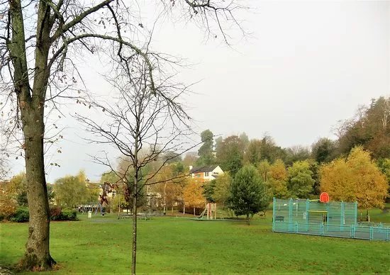 Causewayhead Park and War memorial