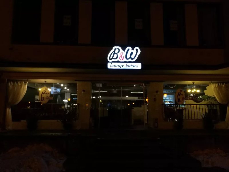 B&W Lounge Bar