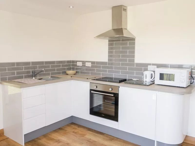 THE ANNEXE, romantic, with a garden in Llanfairpwllgwyngyll