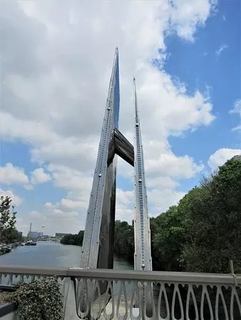 Sculpture-signal "Voilures"