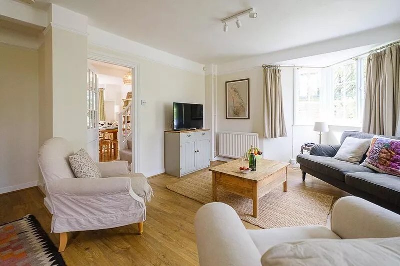 9 Whinlands - sleeps 10 guests  in 4 bedrooms