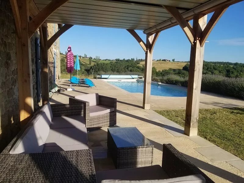 Beautiful Farmhouse in Dordogne Valley, large private Heated Pool, amazing views
