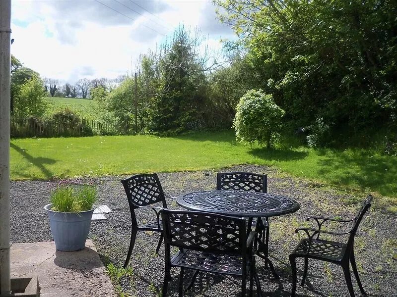 Family room-Ensuite with Bath-Garden view-1