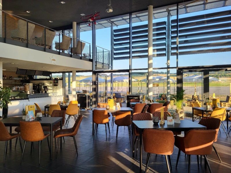 Arnold's Das Cafe Am Flughafen