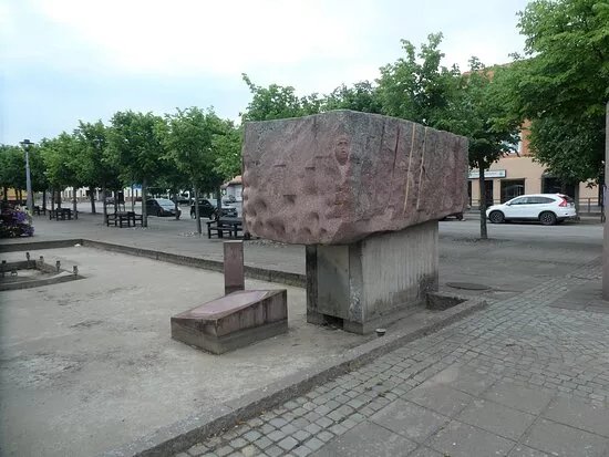 Statyn ''Rott Anteckningsblock''