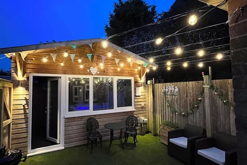 Hemlockglade Amazing pet friendly cottage , hot tub ,logburner,enclosed garden ,