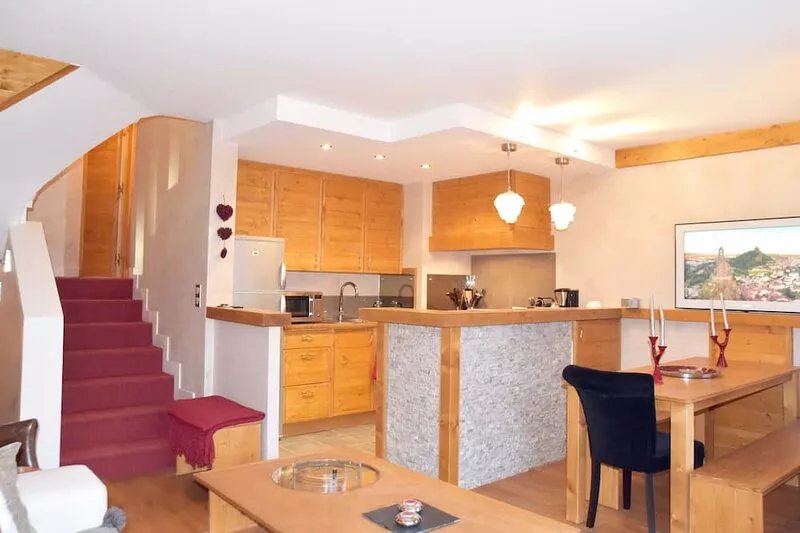 L'ALBARON 3CH,WIFI,PARKING, 100 m PISTES
