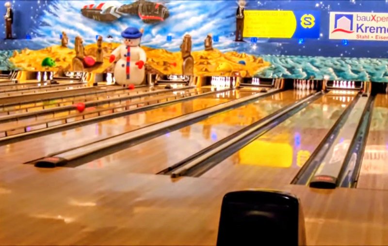 Bowling-Center Rock 'n' Bowl