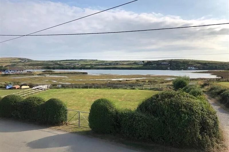 NEVERNDALE, pet friendly, with a garden in Newport, Pembrokeshire