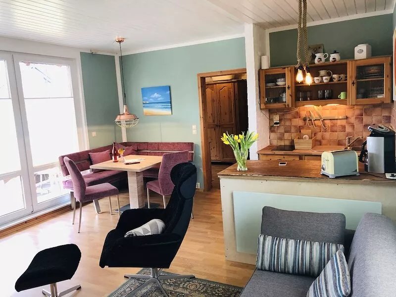 Detached house on a large sunny plot, dogs allowed a few meters to the sea