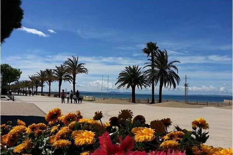 Penthouse-roof terrace -solarium of 60m2-wifi-indoor parking-pool-airco