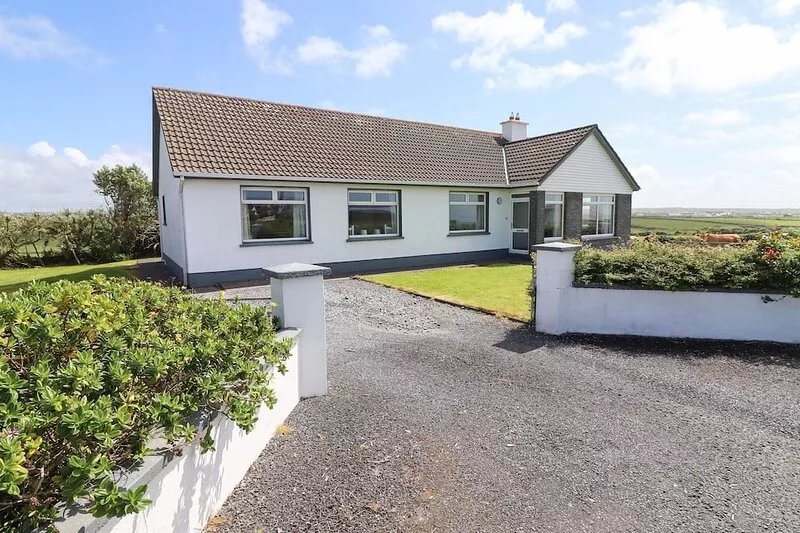 GOODLANDS COTTAGE, pet friendly in Miltown Malbay, County Clare