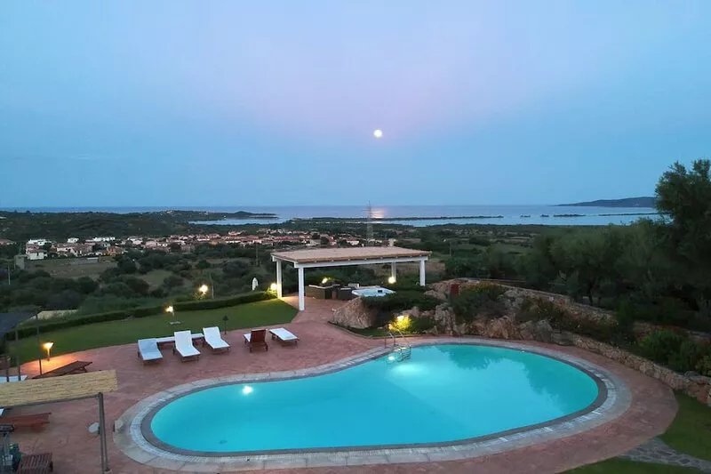 Sea View Apartment,5 min from the beach, pool, free wifi, garden, BBQ, relax