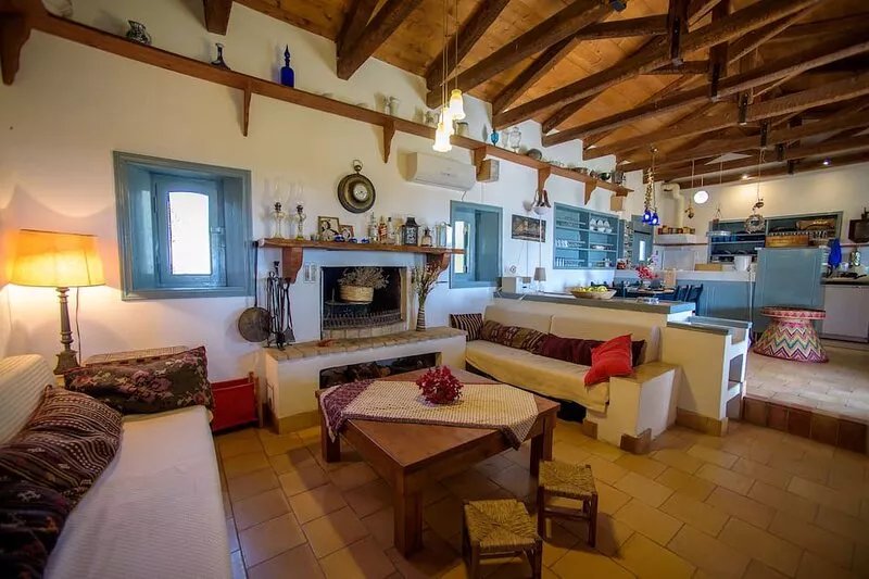 Artist's Retreat: Beautiful Tranquil Villa With Spectacular Sea Views