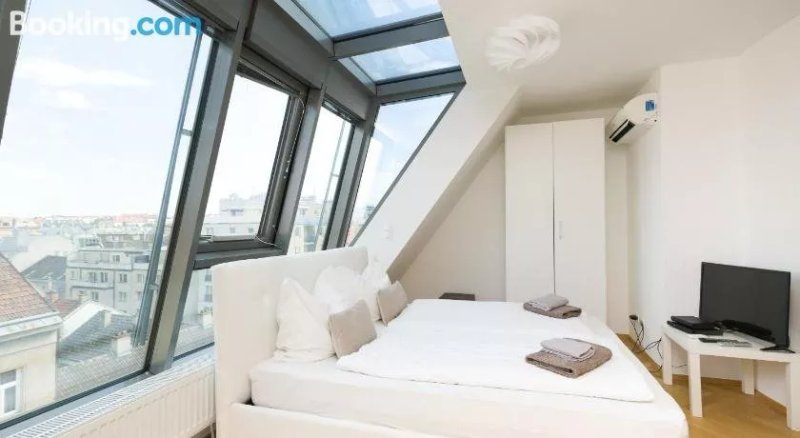 Sas-Niccy Apartments