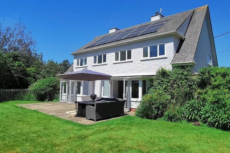 Langtrees - Beautiful Gardens | Coastal | Hot Tub*