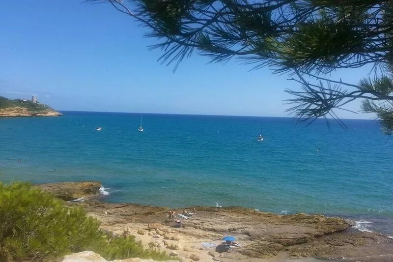 OFFER 3 BEDROOM HOUSE WITH POOL, NEAR PORTAVENTURA BEACH, CAMBRILS BARCELONA