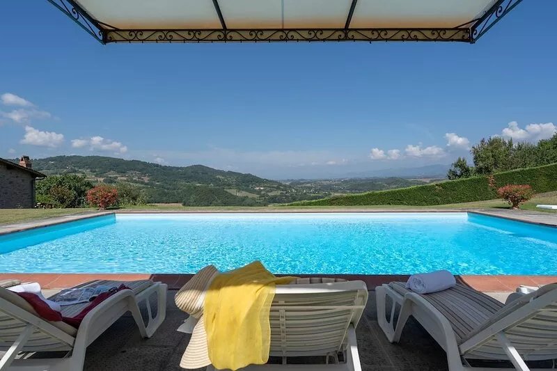 Stunning private villa with WIFI, hot tub, A/C, private pool, TV, patio