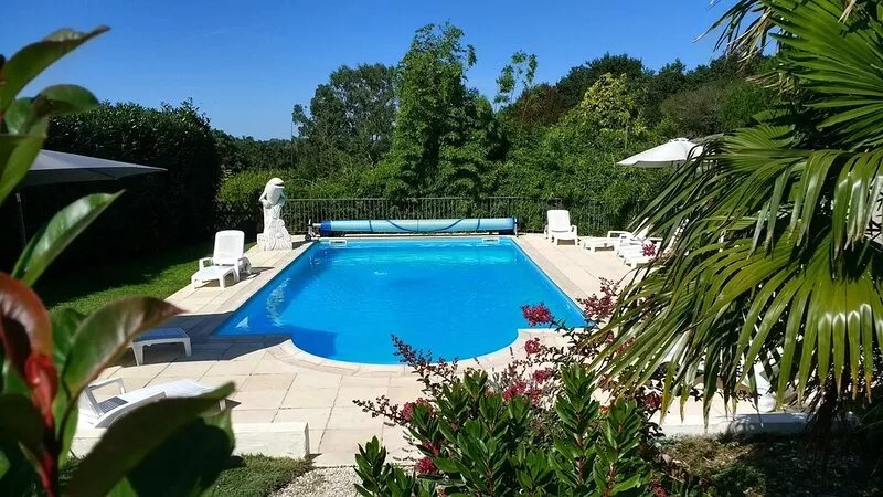 Stone Cottage, 5 km from Brétignolles sur mer, heated swimming pool