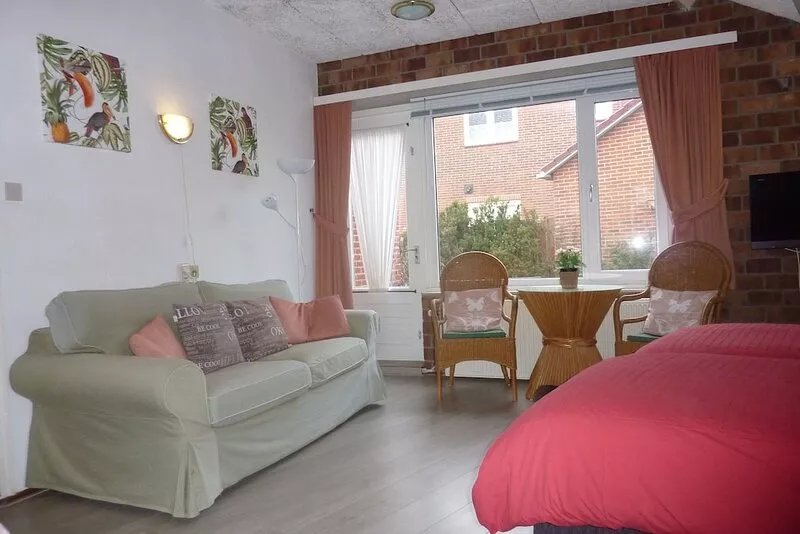 Spacious apartment located 50 meters from the sea and center with free wifi and