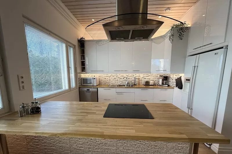Stunning 5BR Home with Jacuzzi and Finnish Sauna