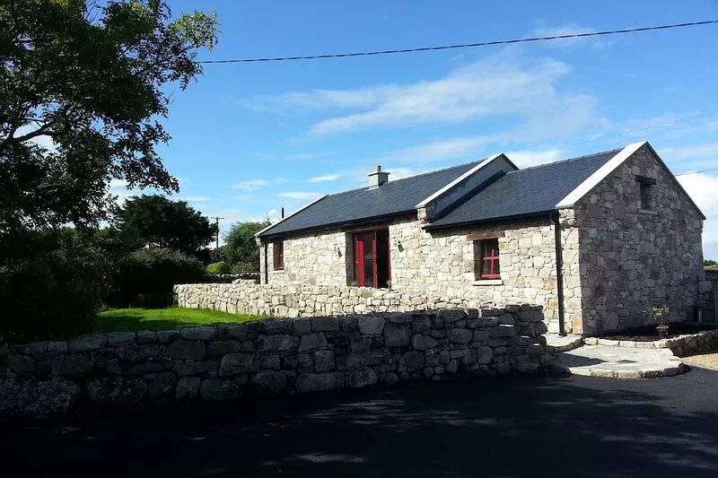 Connemara Stone Barn on Wild Atlantic Way, walk to beach, near Aran Island Ferry