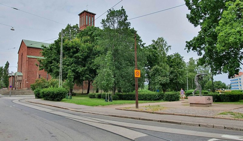 Gunnar Barlund Statue