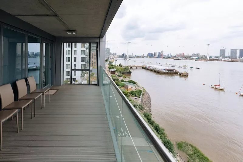 Modern riverfront 3 bedroom apartment Ref:0130