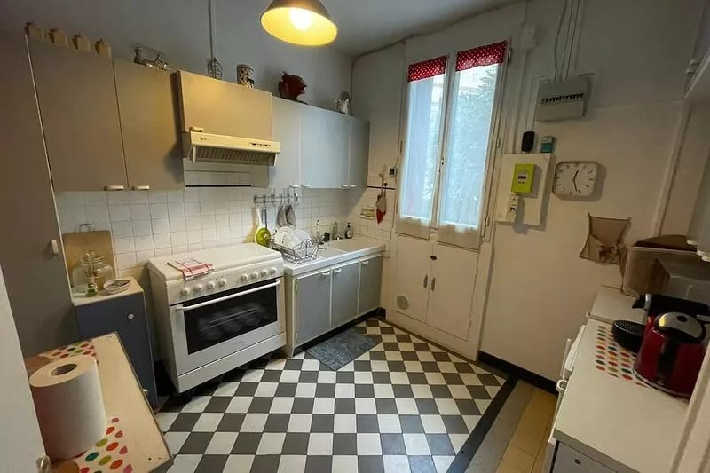 Pleasant family home 1 km from Paris