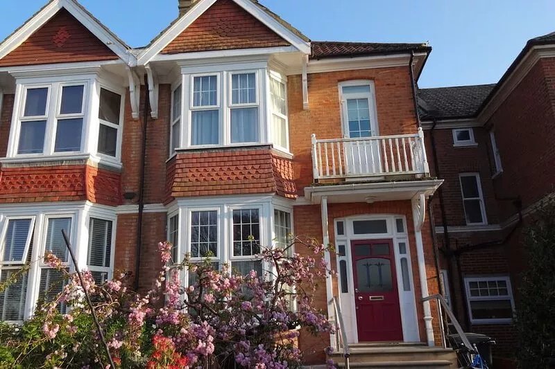 Gorgeous 4-Bed House in Bexhill-on-Sea, sea views.
