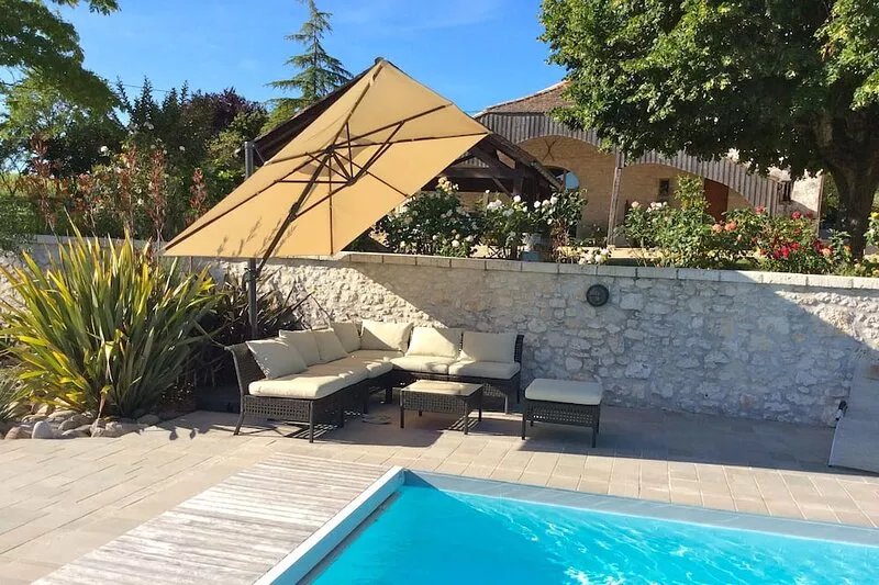 Near Monbazillac charming gîte 3ha park heated swimming pool barn