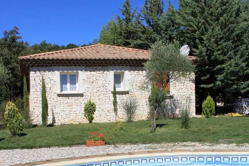 Character house in the countryside with swimming pool in St Marcel de careiret
