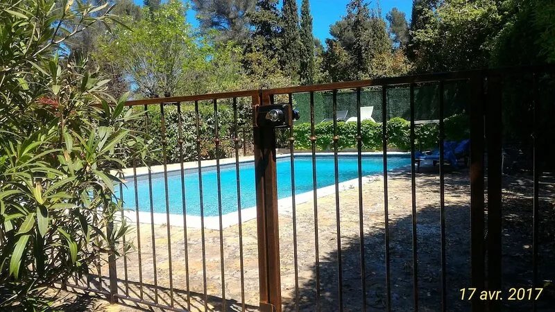 Detached villa 180m² on 2 floors, air-conditioned, large private heated pool