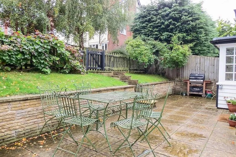 7 Whinlands - sleeps 10 guests  in 5 bedrooms