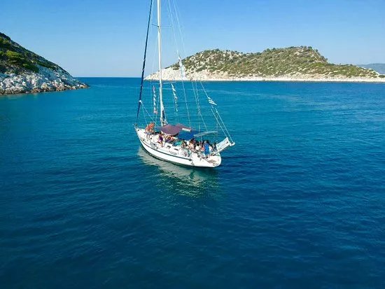 Aenao Sailing In Skiathos