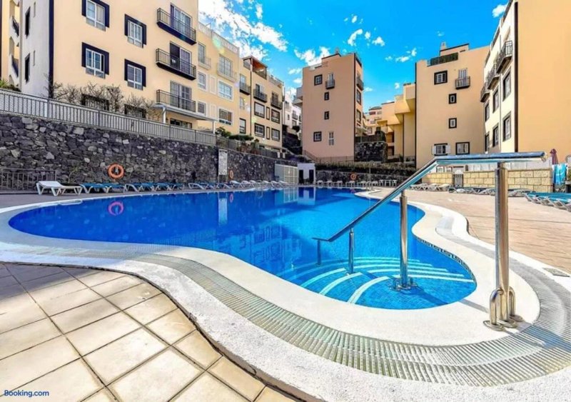 Desirable Rooftop Terrace In 2 Bedroom Apartment Or 3 Bedroom One Floor Studio Apartment