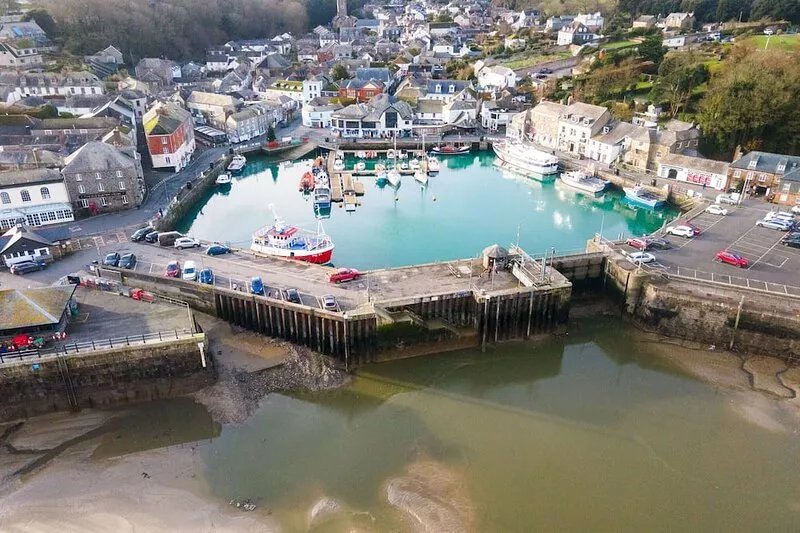 Hardys Cottage, Padstow - a perfectly located property sleeps up to six guests.