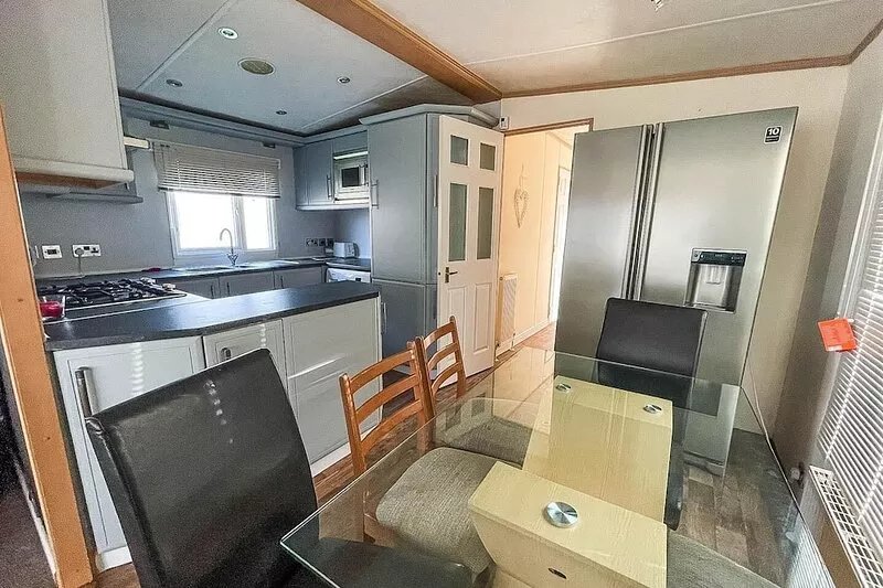 6 berth caravan for hire at Seawick Holiday Park in Clacton-on-Sea ref 27049SW