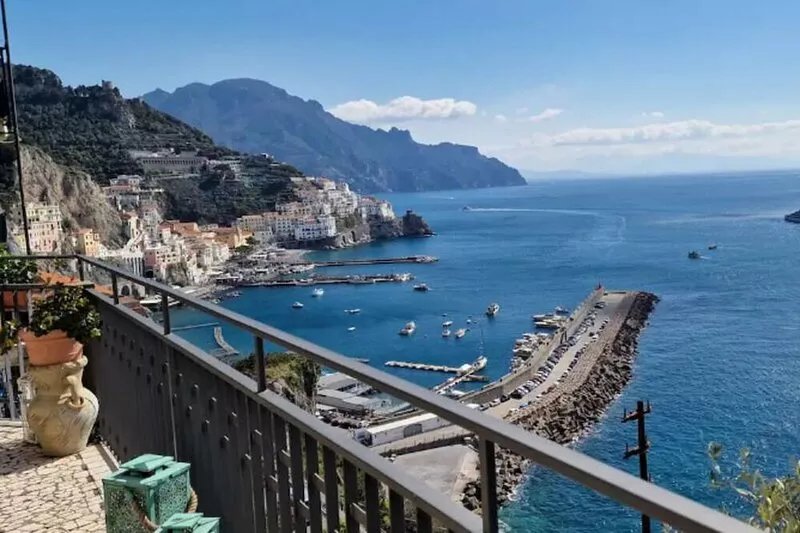 Amalfi Detached Seafront Villa � Solarium ☀️ Terrace/BBQ ❤️ Walk to Beach ️